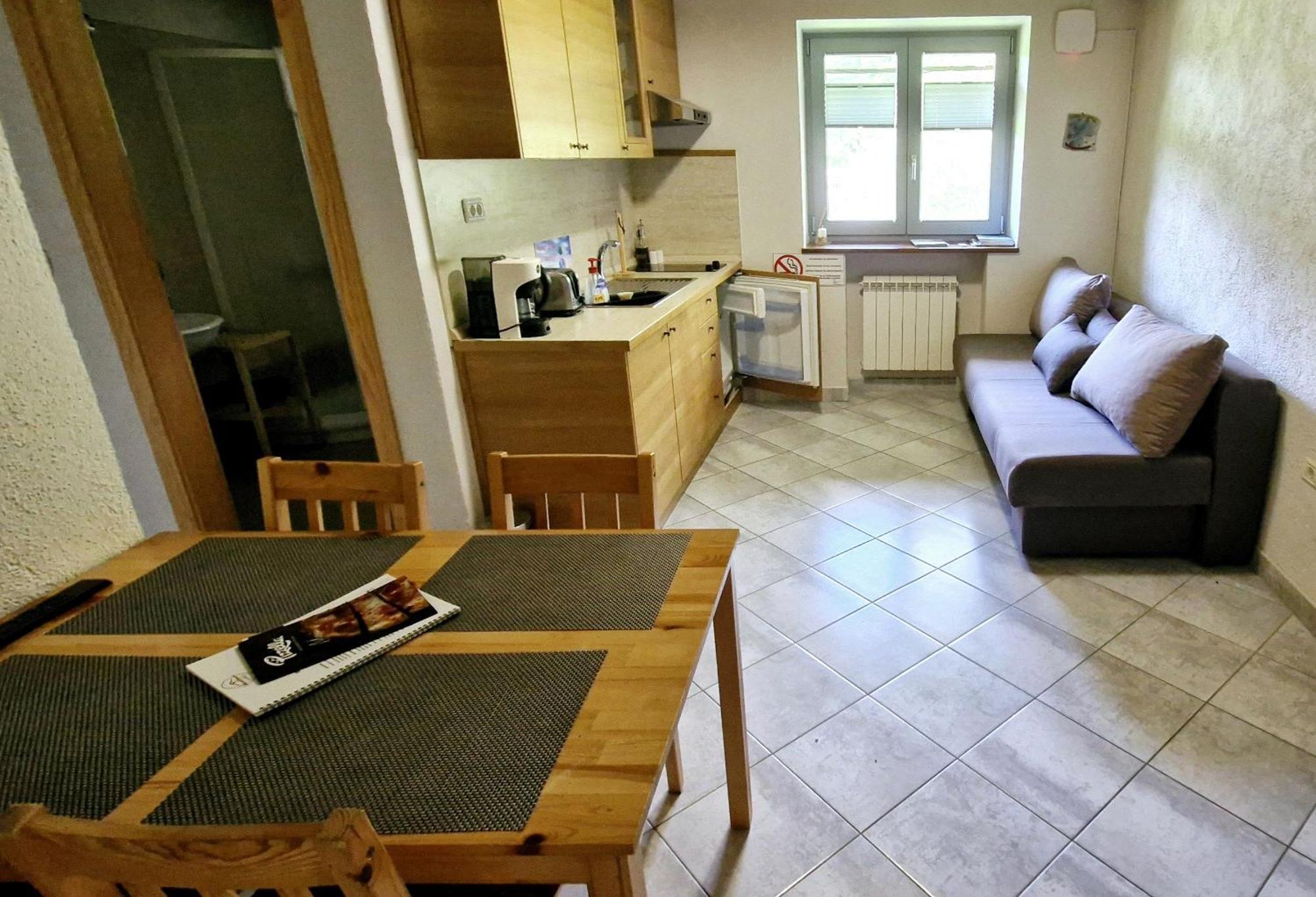 Guesthouse Idila Pod Nanosom Senozece المظهر الخارجي الصورة